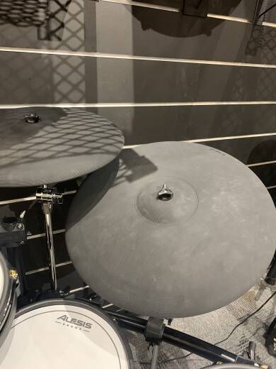 Alesis - STRATA PRIME 2